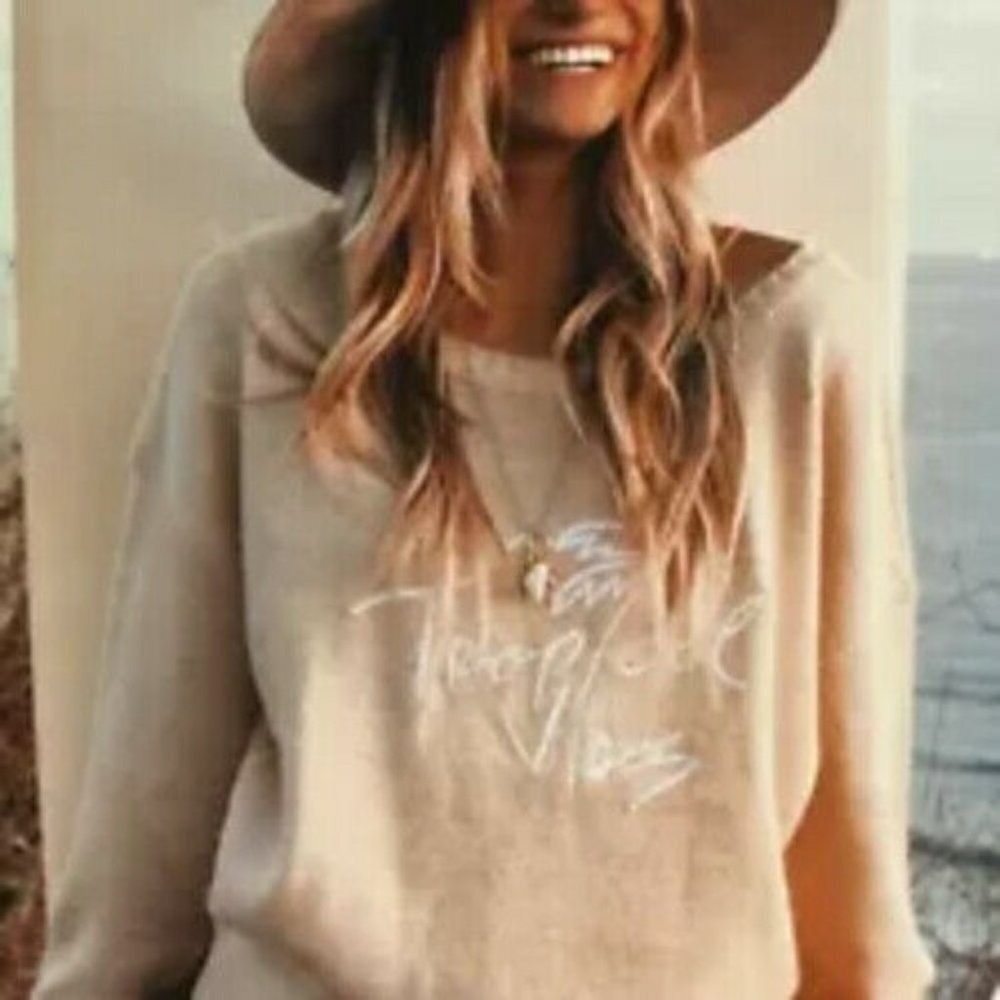 Beachly & Goldfish Kisses Sweater Large New